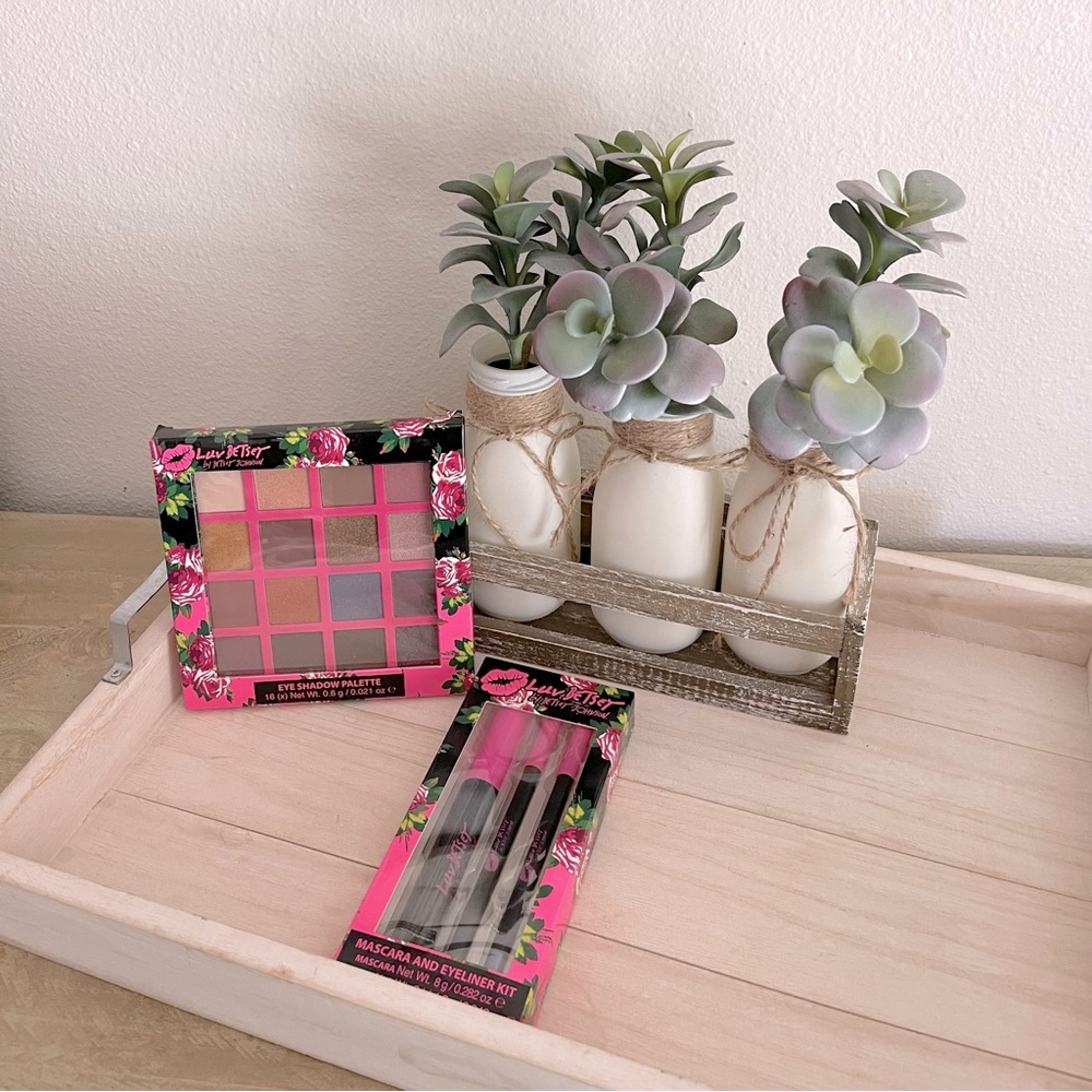 Betsey Johnson Set - Picture 5 of 6